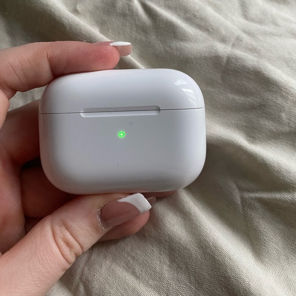 Apple AirPods Pro - Picture 2 of 9